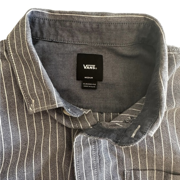 VANS MEN’S BUTTON FRONT SHORT SLEEVE SZ MEDIUM - Picture 3 of 6